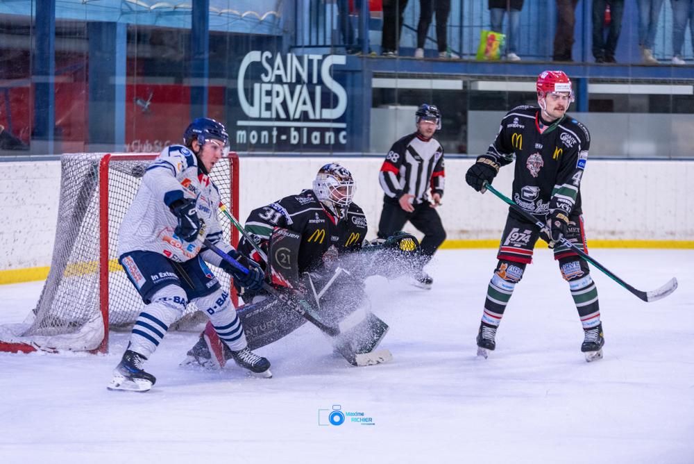 Mont-Blanc 4 - 2 Dunkerque