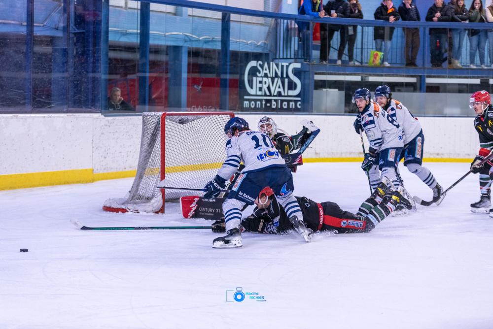 Mont-Blanc 4 - 2 Dunkerque