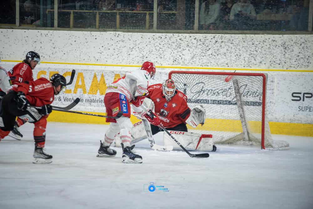 Chamonix  1 - 2 Grenoble 