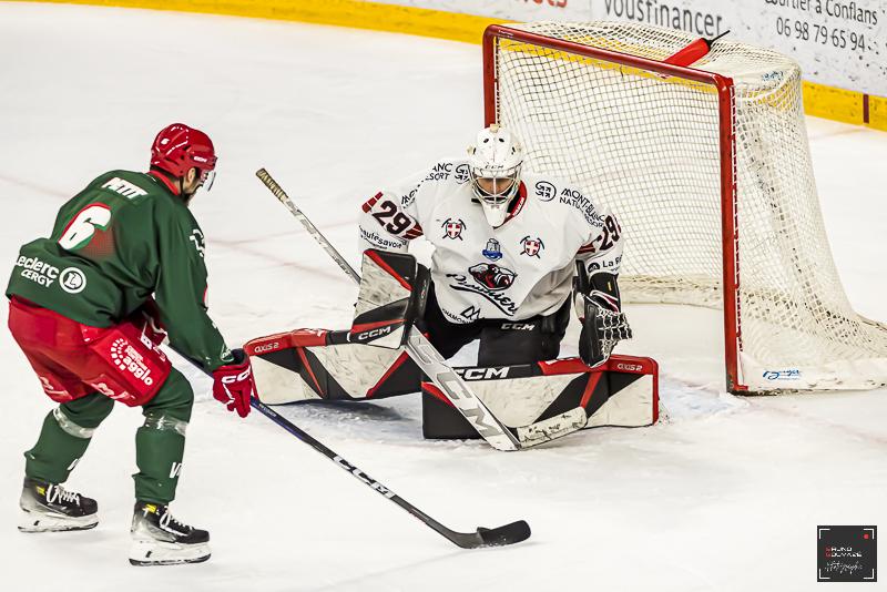 Cergy-Pontoise 7 - 3 Chamonix 