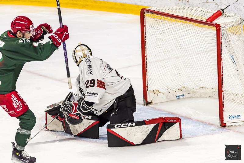 Cergy-Pontoise 7 - 3 Chamonix 