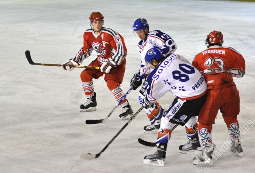 Courbevoie  3 - 8 Brest 