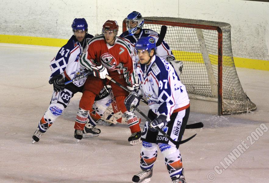 Courbevoie  3 - 8 Brest 