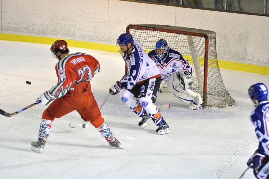 Courbevoie  3 - 8 Brest 