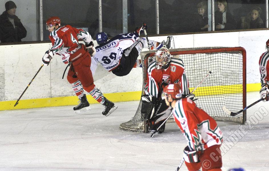 Courbevoie  3 - 8 Brest 