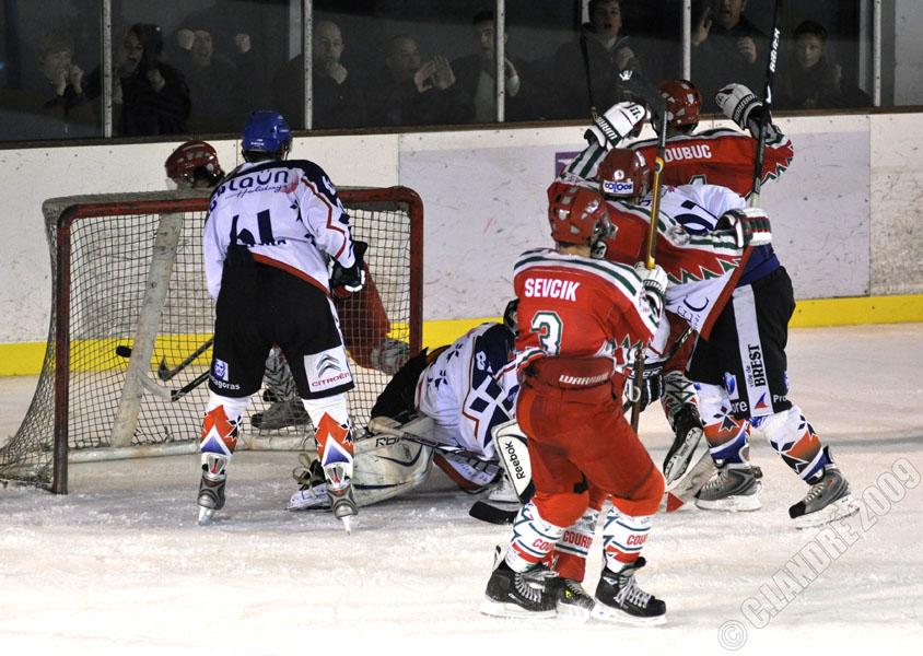 Courbevoie  3 - 8 Brest 