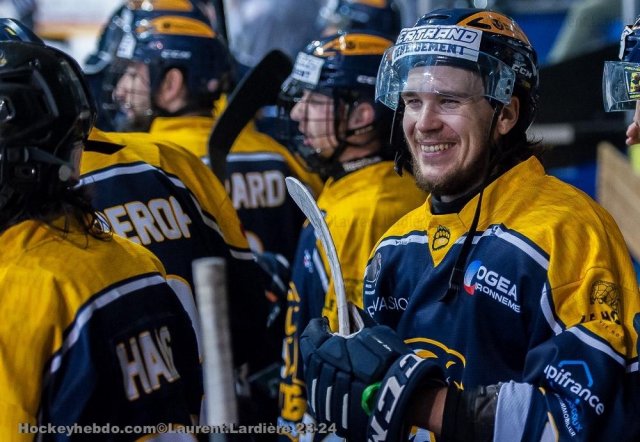 Photo hockey match Villard-de-Lans - Courchevel-Méribel-Pralognan le 20/04/2024