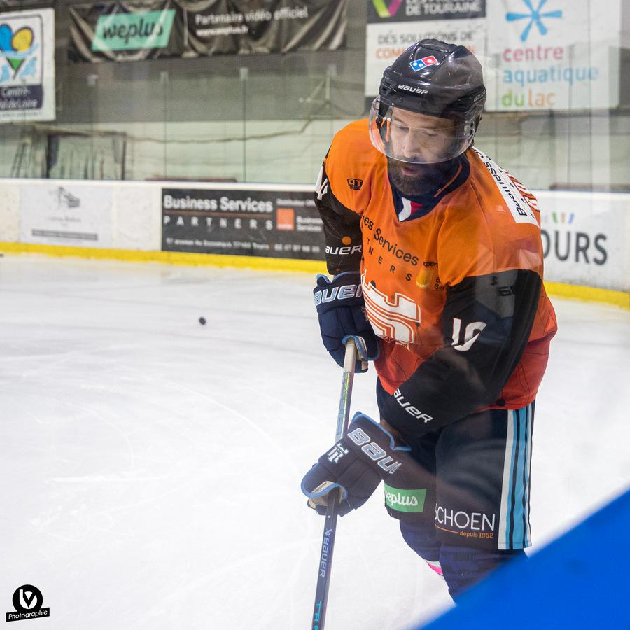 Tours  4 - 1 Neuilly/Marne