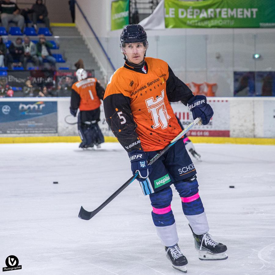 Tours  4 - 1 Neuilly/Marne