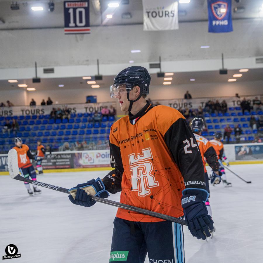 Tours  4 - 1 Neuilly/Marne