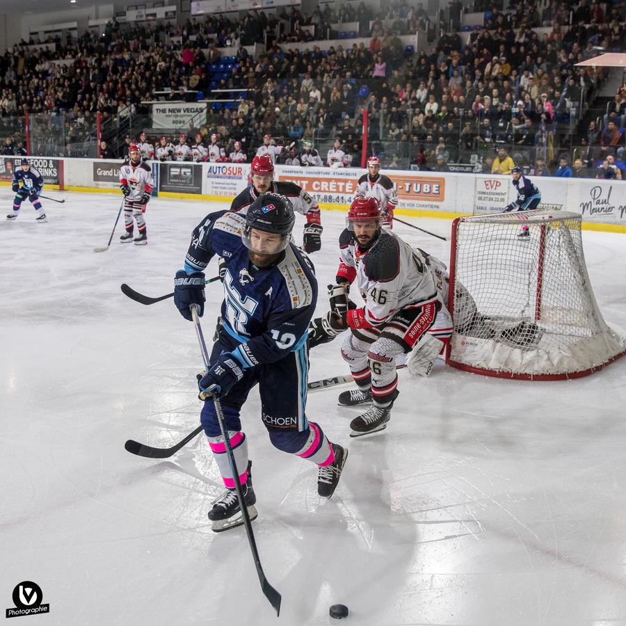 Tours  4 - 1 Neuilly/Marne