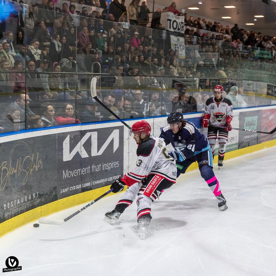 Tours  4 - 1 Neuilly/Marne