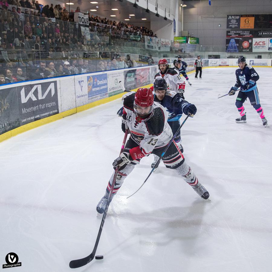 Tours  4 - 1 Neuilly/Marne