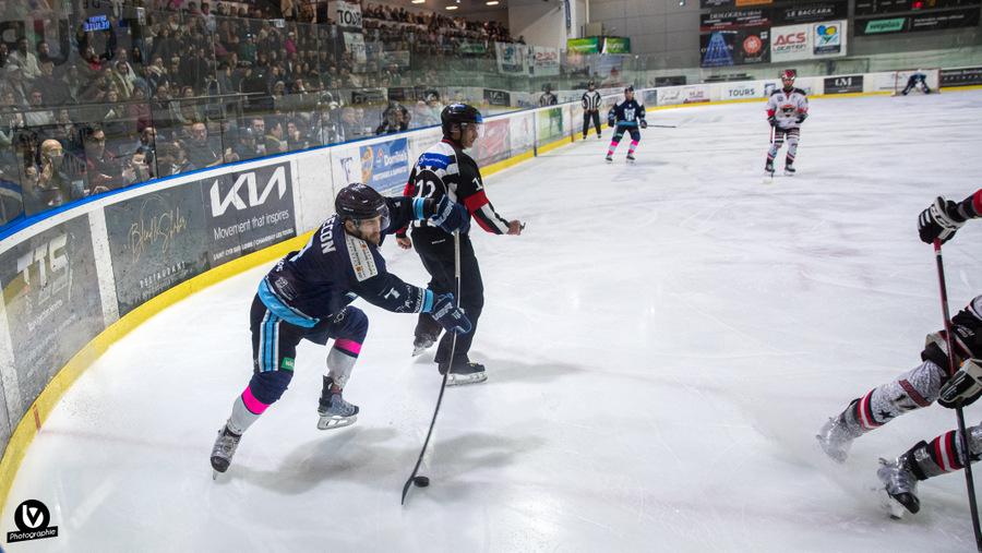 Tours  4 - 1 Neuilly/Marne