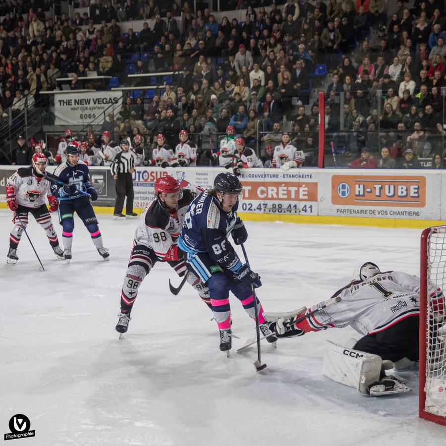 Tours  4 - 1 Neuilly/Marne