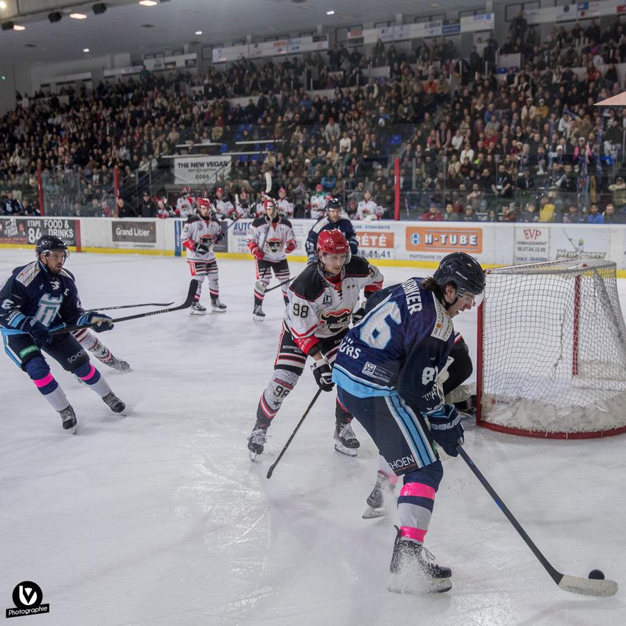 Tours  4 - 1 Neuilly/Marne