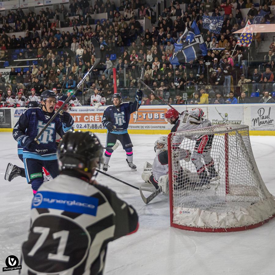 Tours  4 - 1 Neuilly/Marne