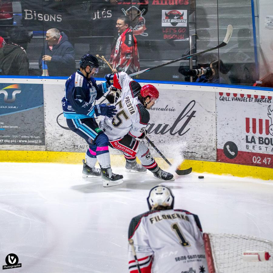 Tours  4 - 1 Neuilly/Marne