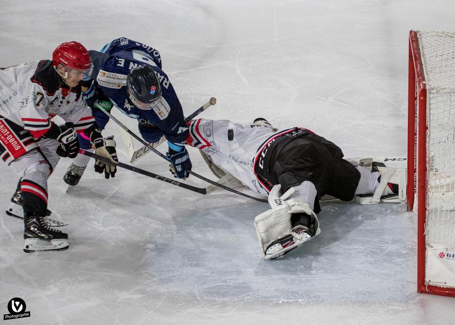Tours  4 - 1 Neuilly/Marne