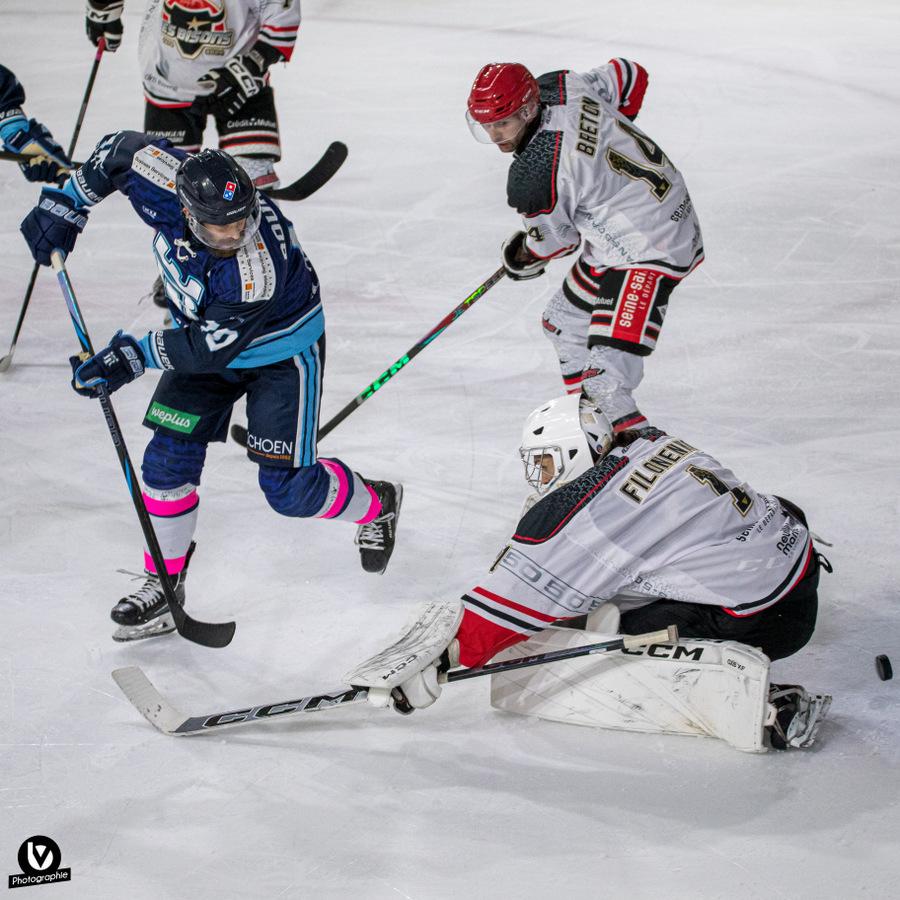 Tours  4 - 1 Neuilly/Marne