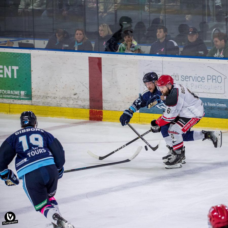 Tours  4 - 1 Neuilly/Marne