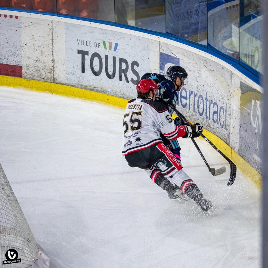 Tours  4 - 1 Neuilly/Marne