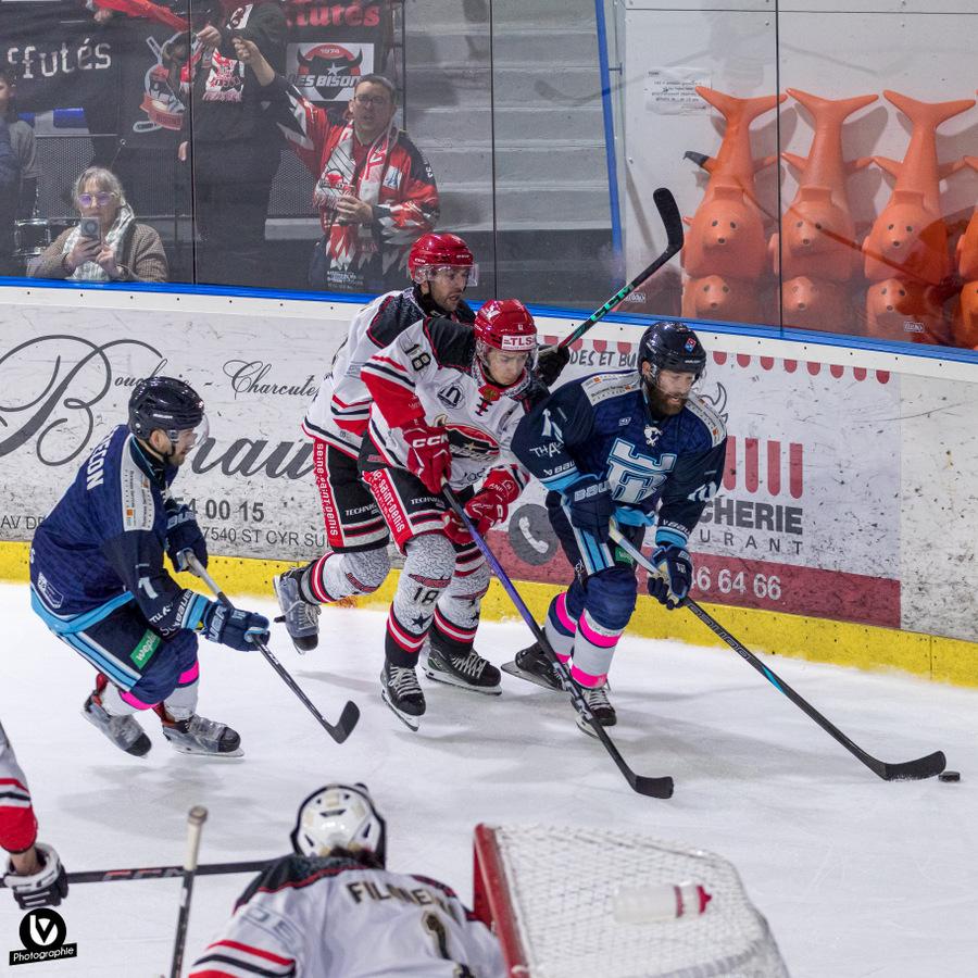 Tours  4 - 1 Neuilly/Marne