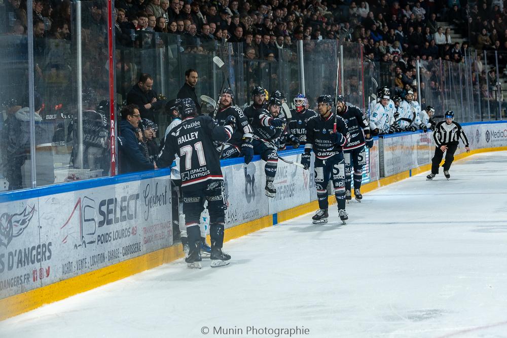 Angers  5 - 4 Marseille