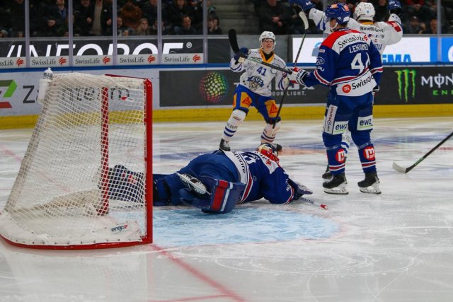 Photo hockey match Zürich - Zug le 11/01/2025
