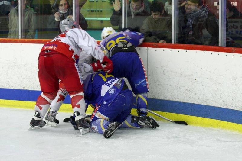 Avignon 4 - 2 Annecy