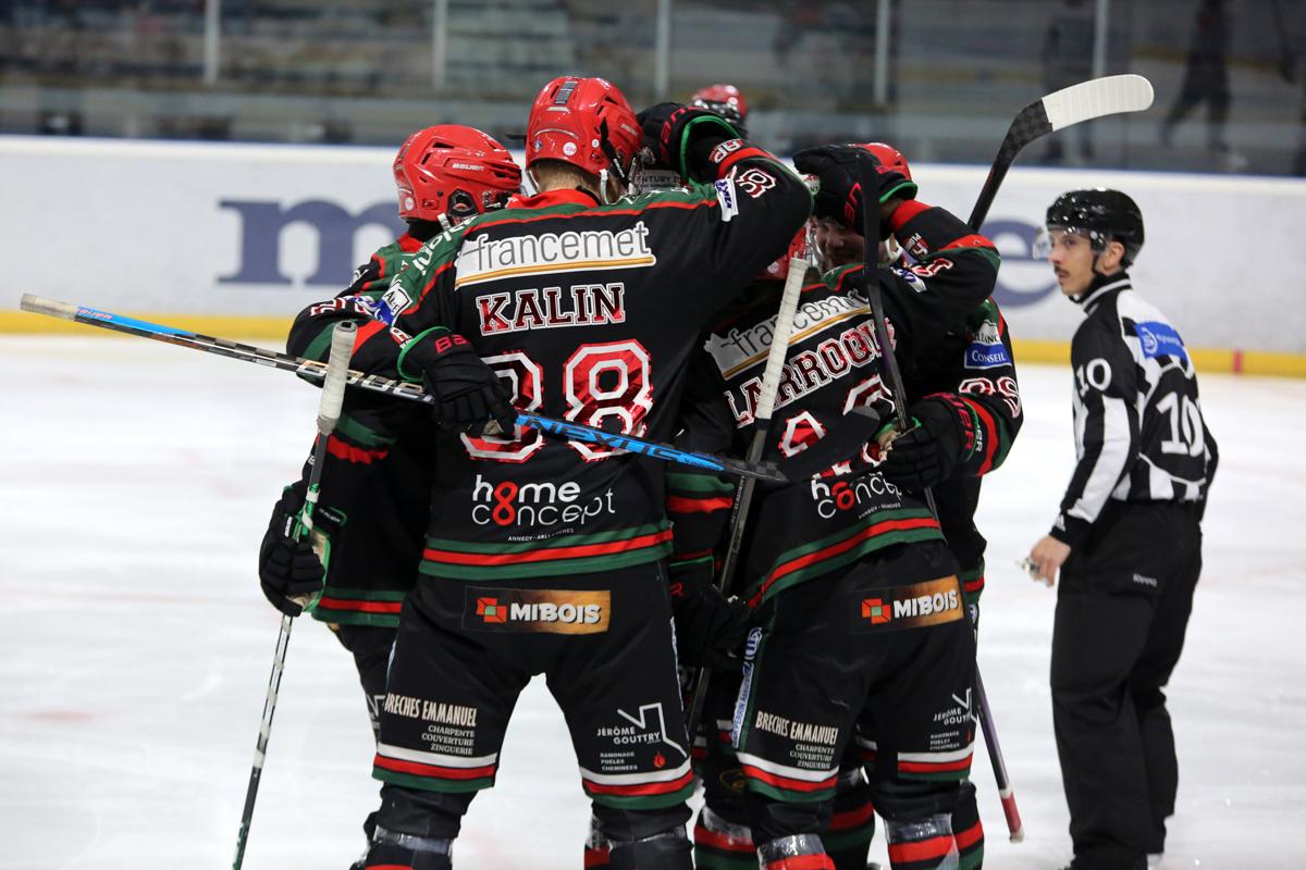 Mont-Blanc 5 - 1 Cholet 