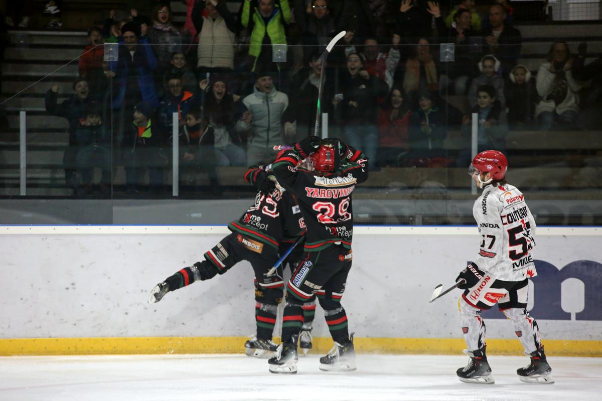 Mont-Blanc 5 - 1 Cholet 