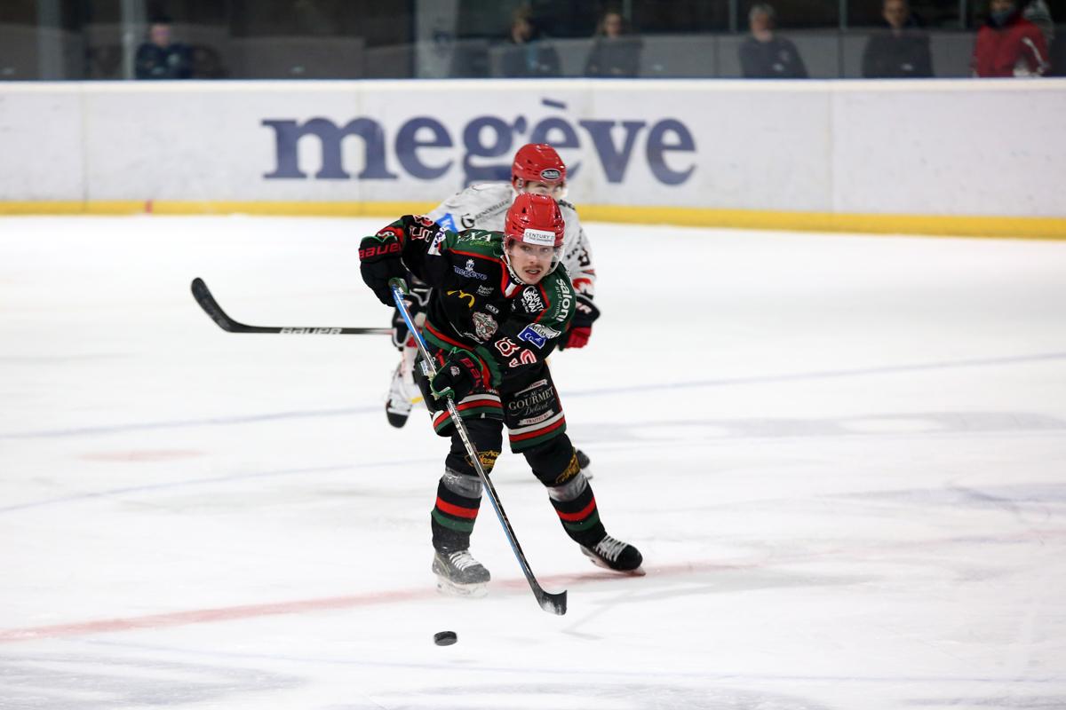 Mont-Blanc 5 - 1 Cholet 