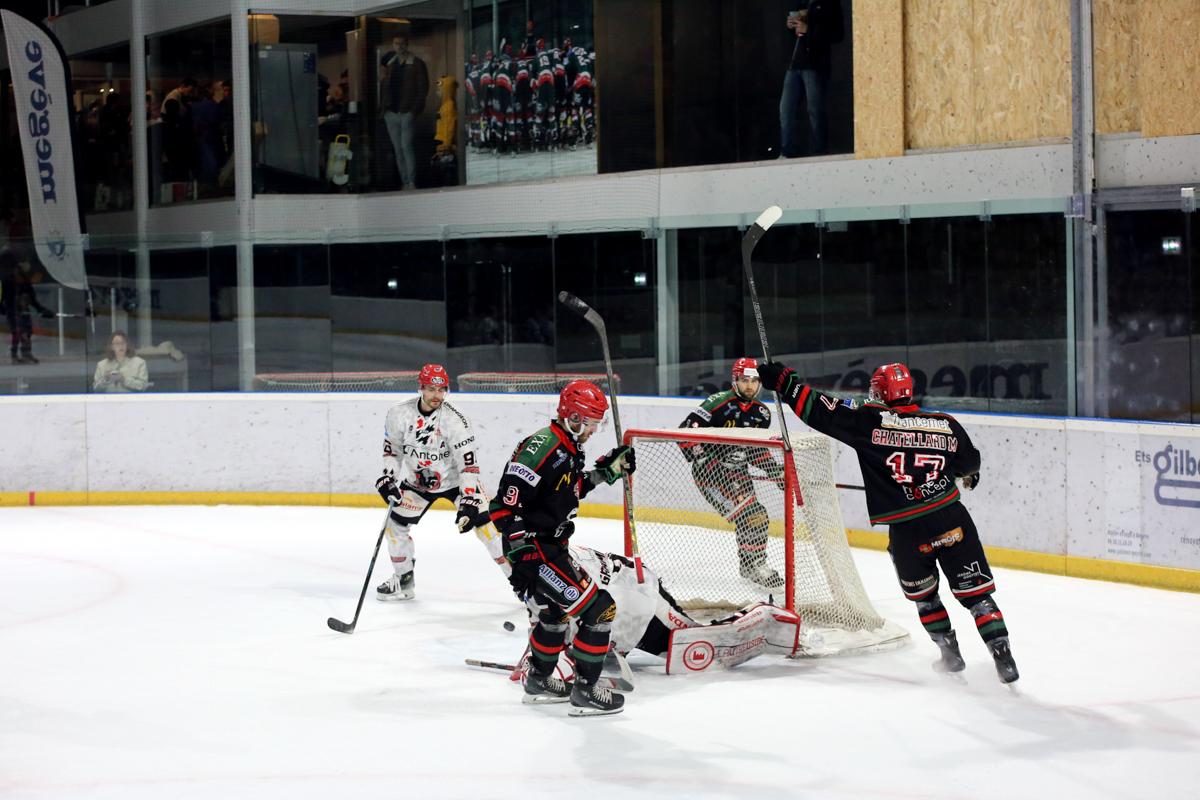 Mont-Blanc 5 - 1 Cholet 