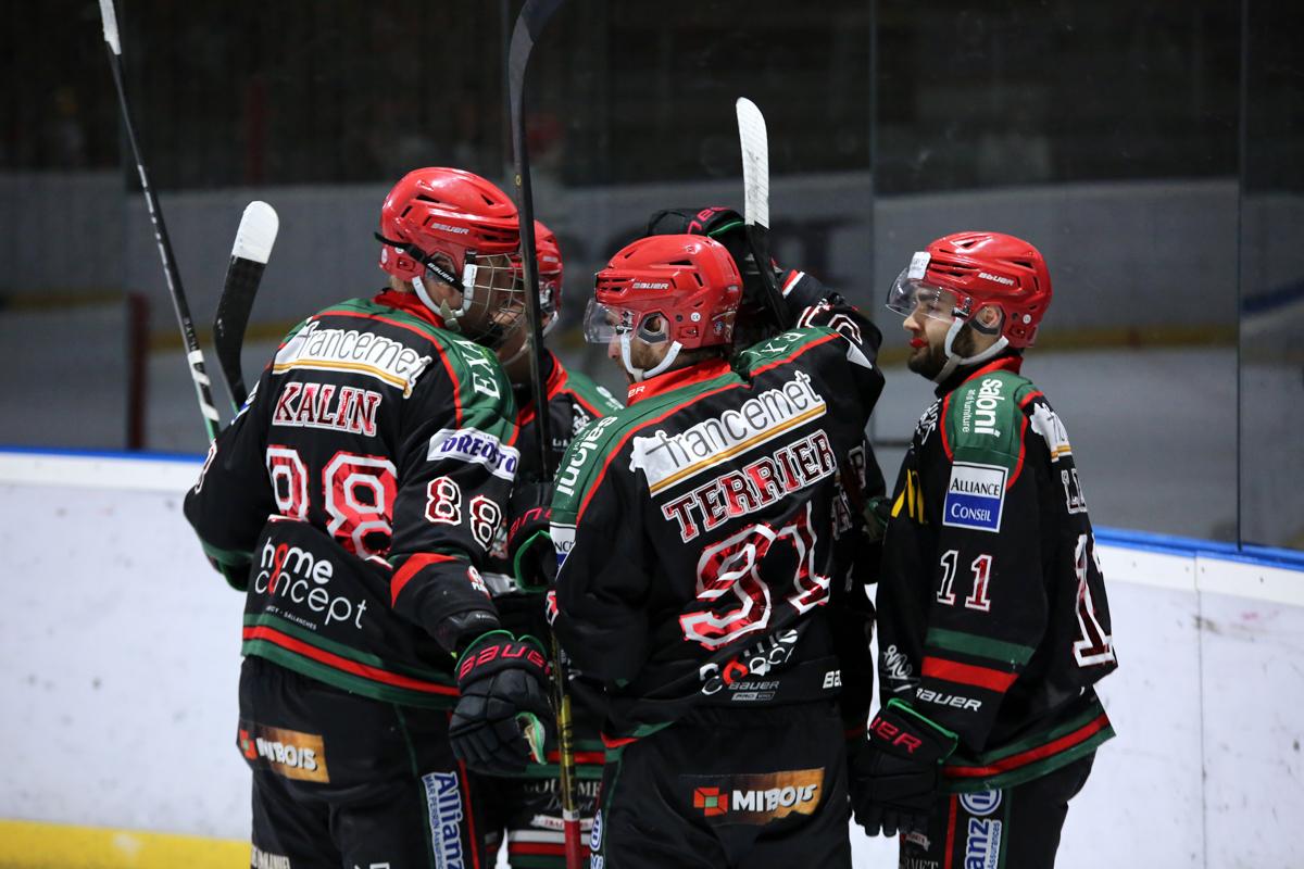 Mont-Blanc 5 - 1 Cholet 