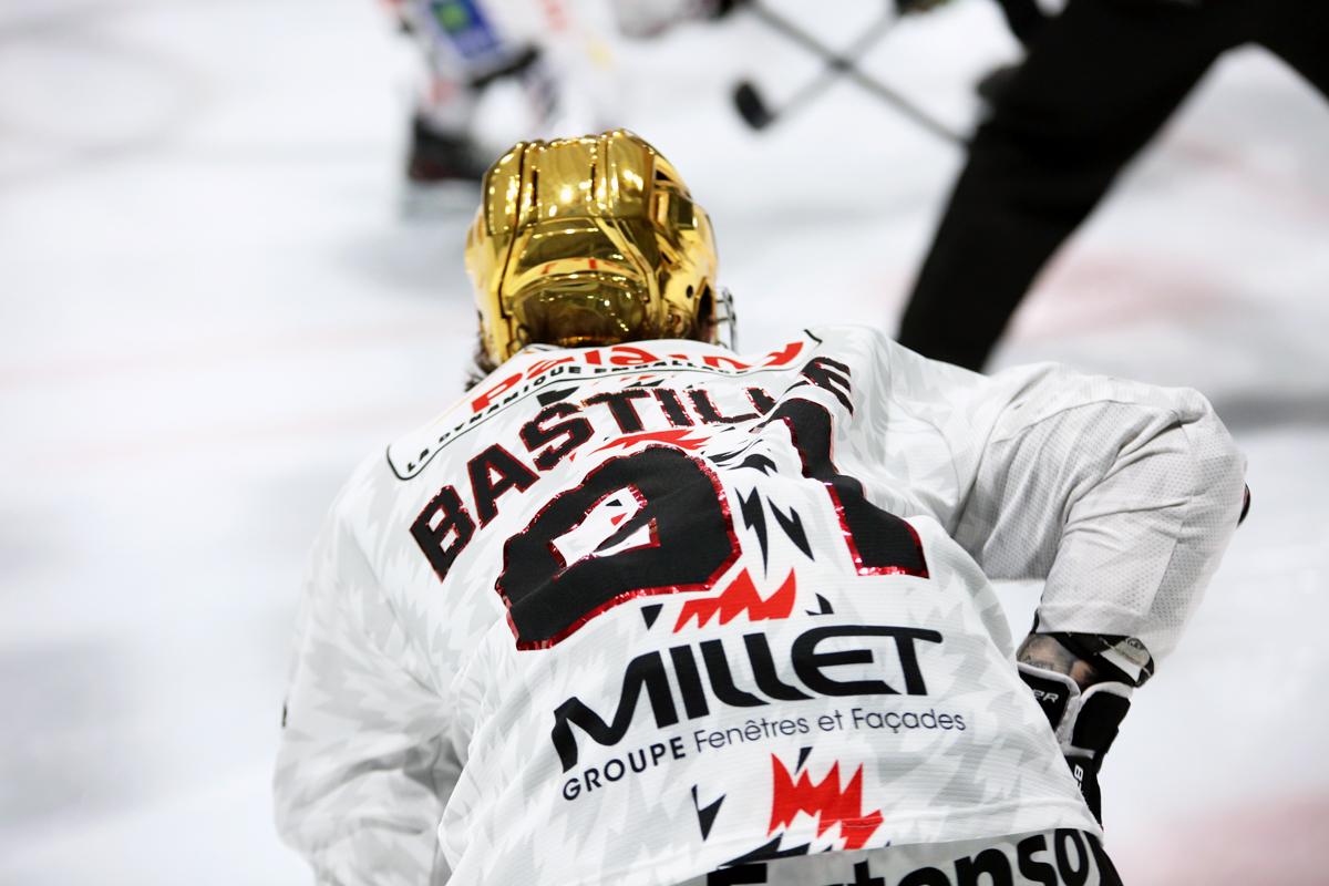 Mont-Blanc 5 - 1 Cholet 