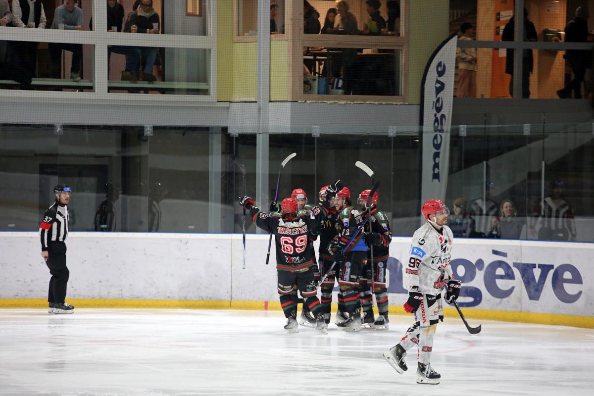 Mont-Blanc 5 - 1 Cholet 
