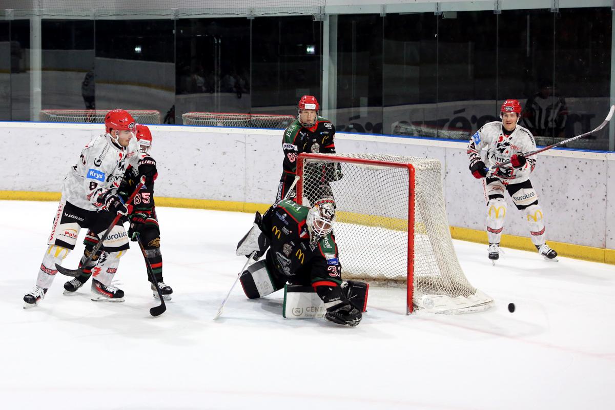 Mont-Blanc 5 - 1 Cholet 