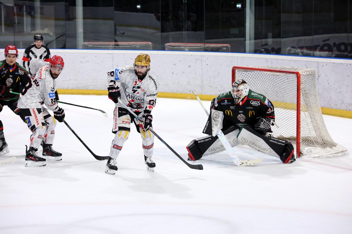 Mont-Blanc 5 - 1 Cholet 