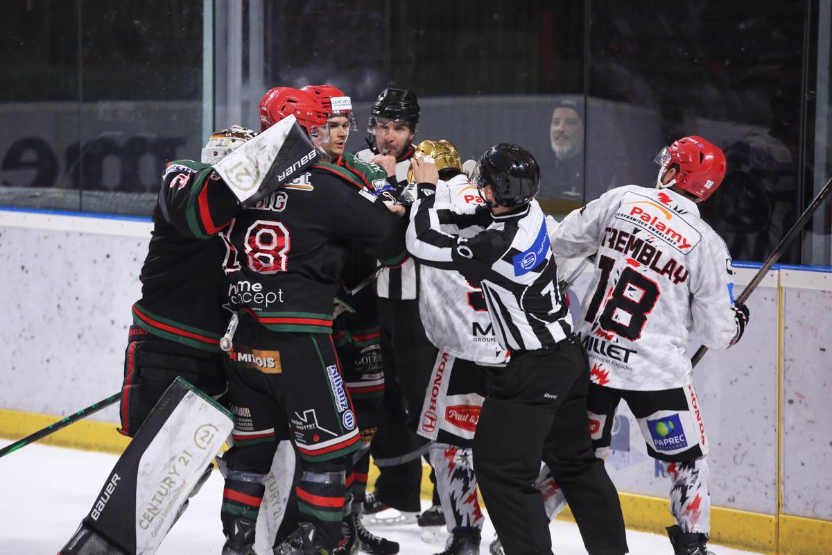Mont-Blanc 5 - 1 Cholet 