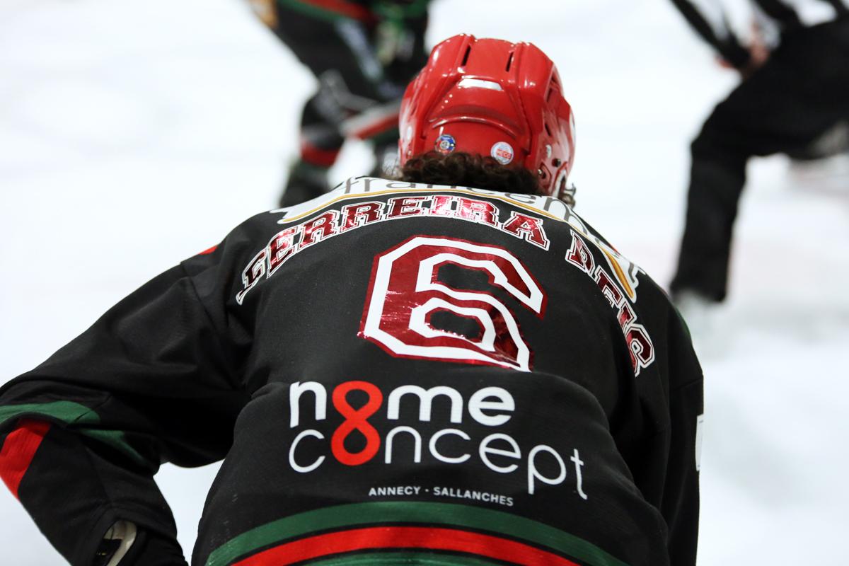 Mont-Blanc 5 - 1 Cholet 