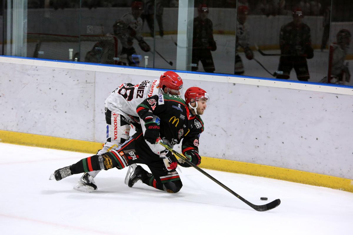 Mont-Blanc 5 - 1 Cholet 