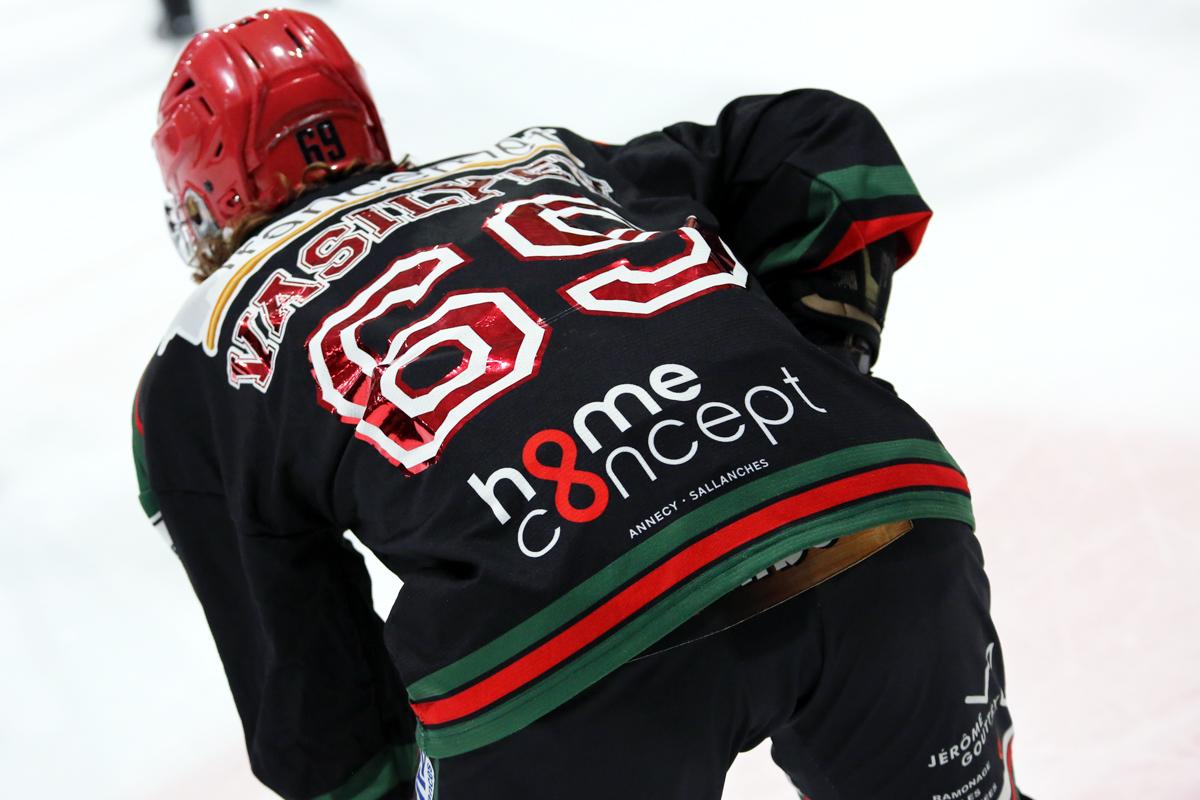Mont-Blanc 5 - 1 Cholet 
