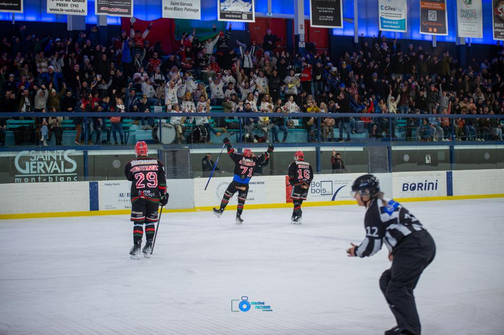 Mont-Blanc 3 - 2 Caen 