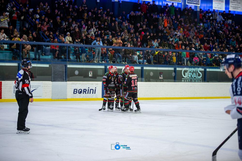 Mont-Blanc 3 - 2 Caen 