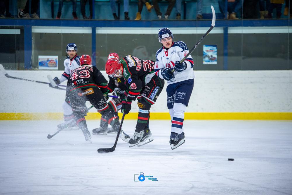Mont-Blanc 3 - 2 Caen 