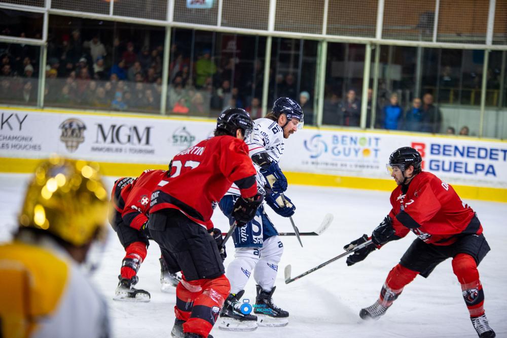 Chamonix  1 - 5 Angers 