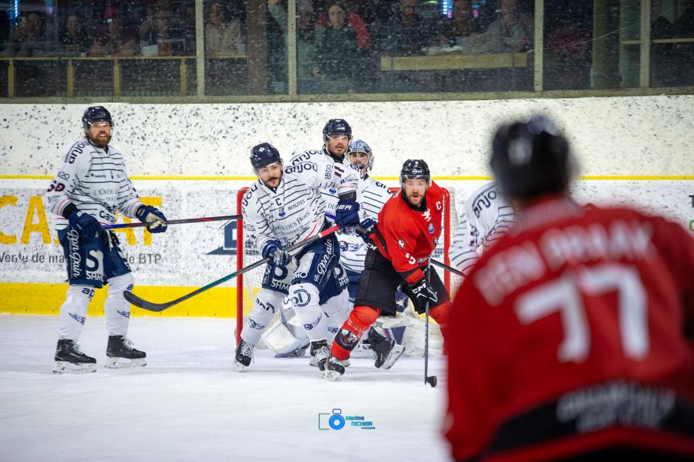 Chamonix  1 - 5 Angers 