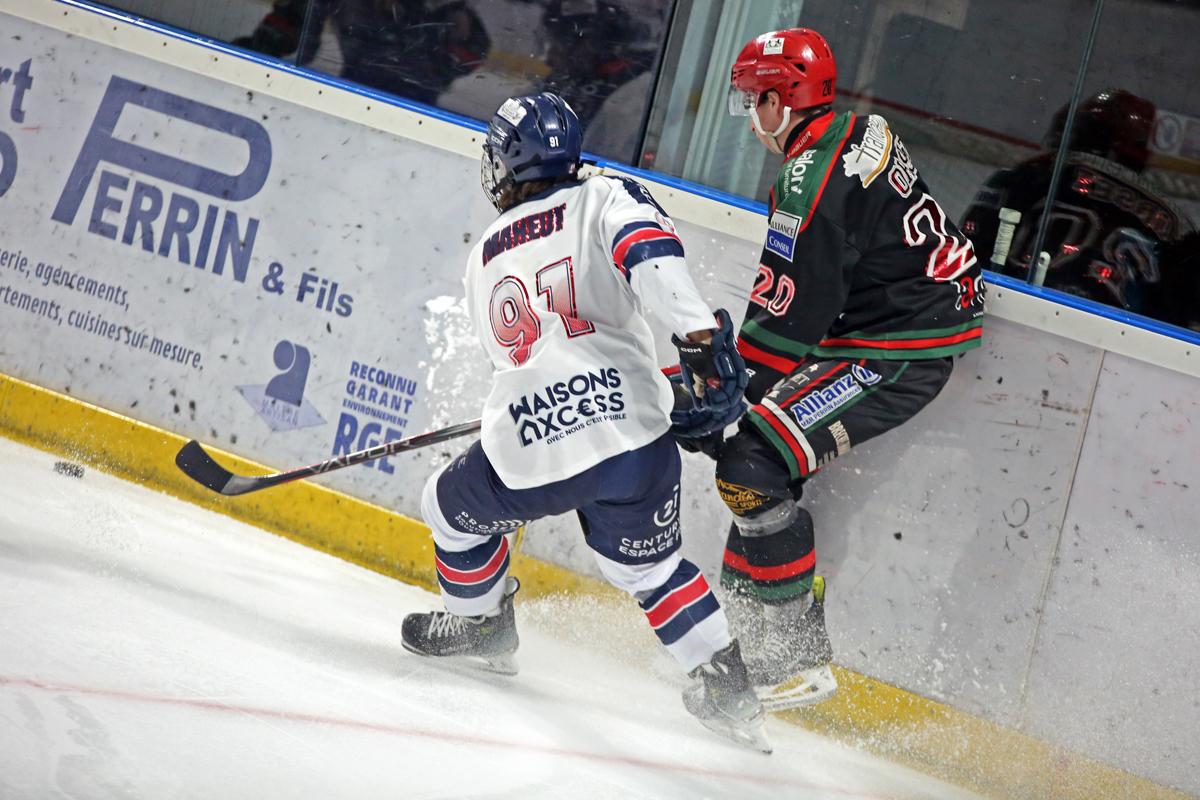 Mont-Blanc 0 - 2 Caen 