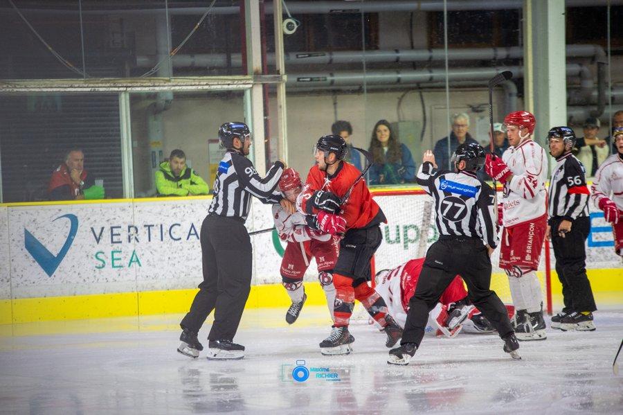 Chamonix  4 - 2 Briançon 